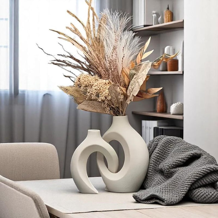 Sculpted Hollow Vase – Modern Silhouette